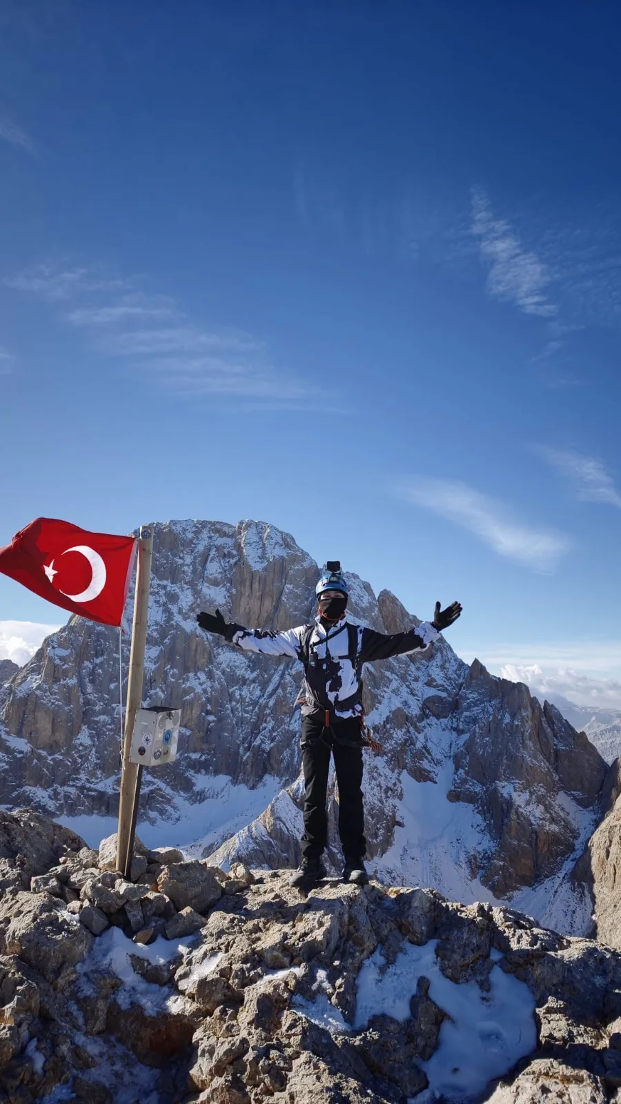 Kayserili dağcılardan Küçük Demirkazık zirvesine başarılı tırmanış