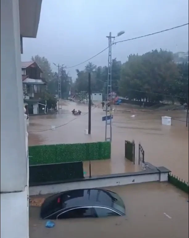 İstanbul'da Sel Felaketi: 41 Yılın Rekor Yağışı, 2 Can Kaybı, 1277 Su Baskını