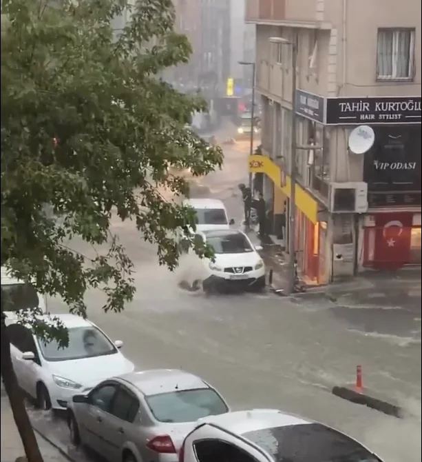 İstanbul'da Sel Felaketi: 41 Yılın Rekor Yağışı, 2 Can Kaybı, 1277 Su Baskını
