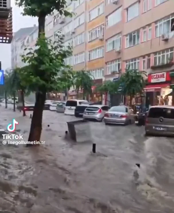İstanbul'da Sel Felaketi: 41 Yılın Rekor Yağışı, 2 Can Kaybı, 1277 Su Baskını