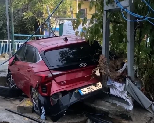 İstanbul'da Sel Felaketi: 41 Yılın Rekor Yağışı, 2 Can Kaybı, 1277 Su Baskını