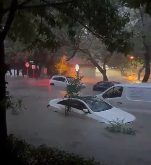 İstanbul'da Sel Felaketi: 41 Yılın Rekor Yağışı, 2 Can Kaybı, 1277 Su Baskını