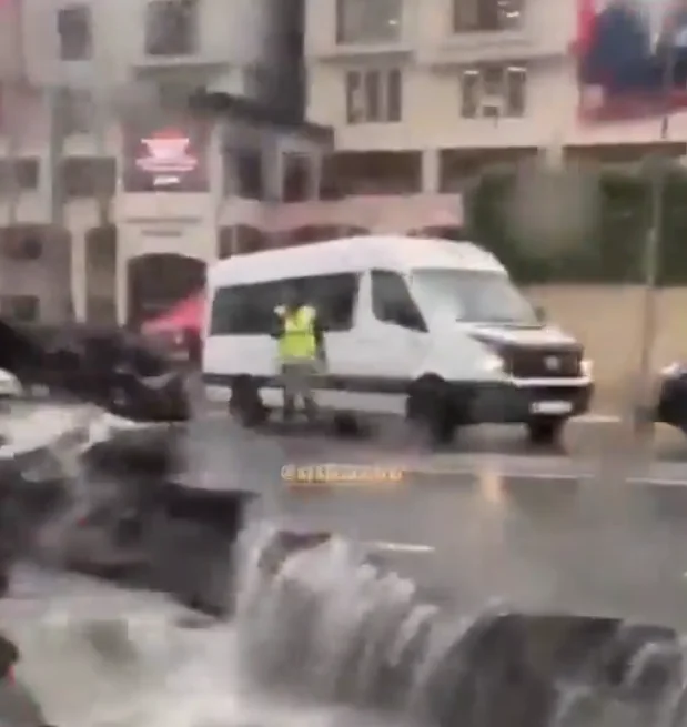 İstanbul'da Sel Felaketi: 41 Yılın Rekor Yağışı, 2 Can Kaybı, 1277 Su Baskını