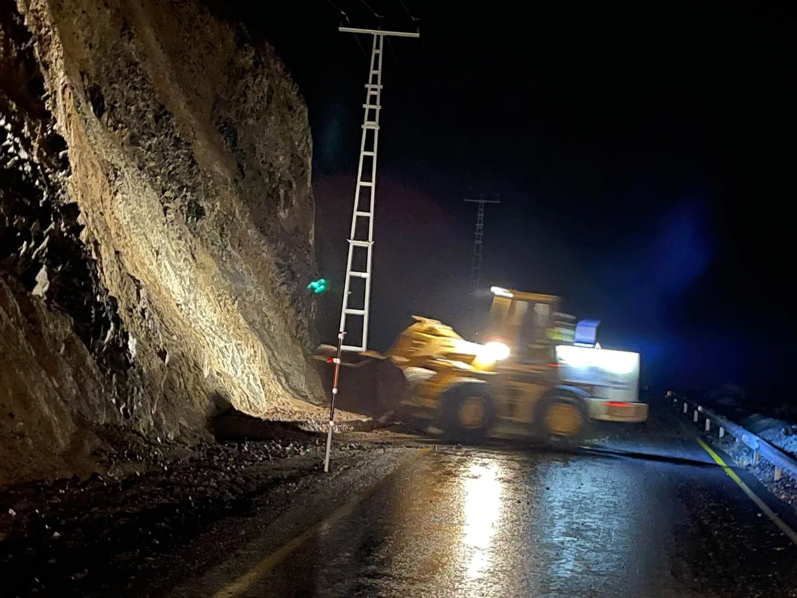 Sel nedeniyle kapanan Kapuzbaşı yolu yeniden ulaşıma açıldı