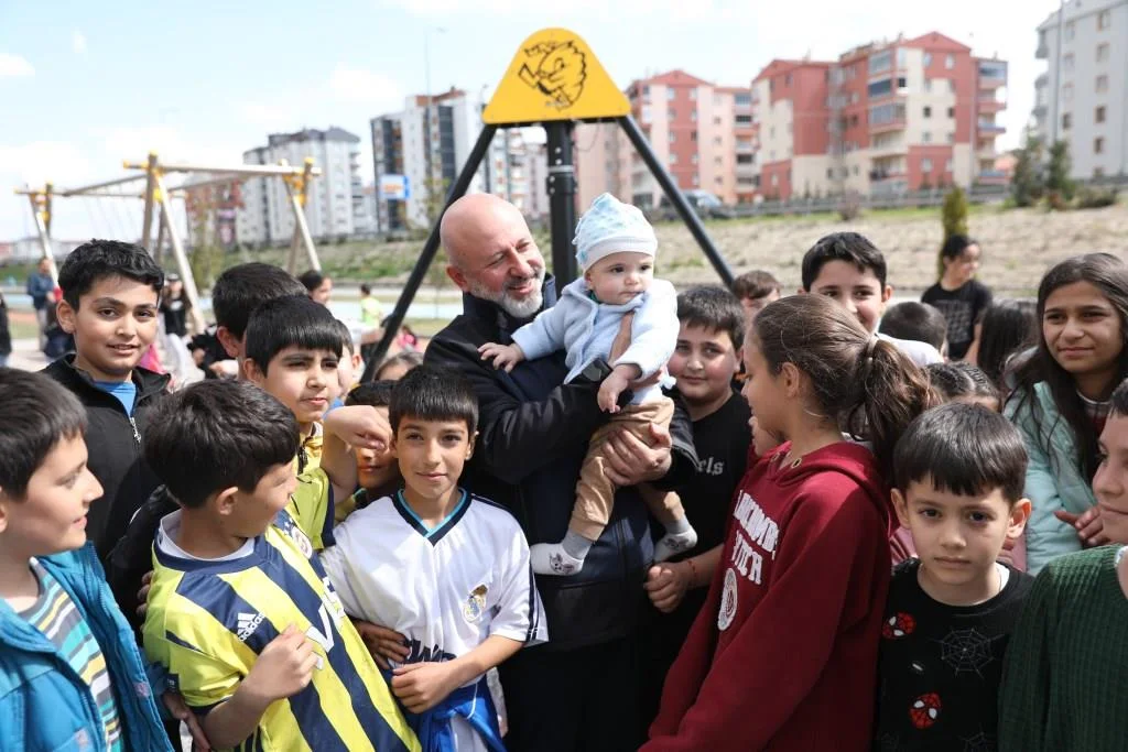 Kocasinanlı çocuklar parklarda toprakla buluşuyor