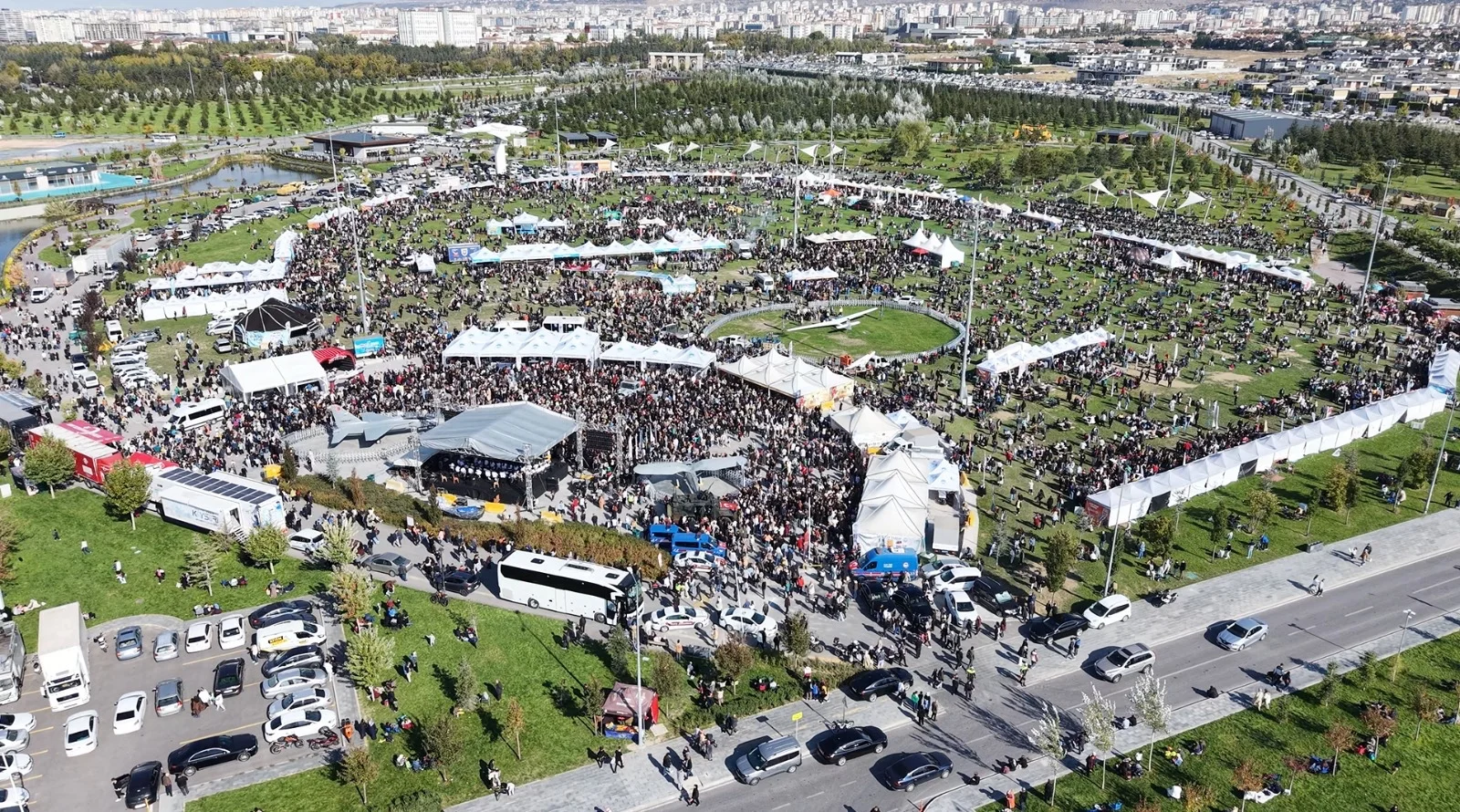 Türk Yıldızları’ndan gökyüzünde nefes kesen gösteri