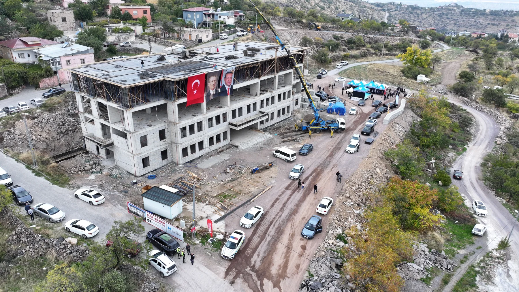 Hacılar’da hayırseverlerin yaptırdığı 16 derslikli kız imam hatip lisesi tanıtıldı