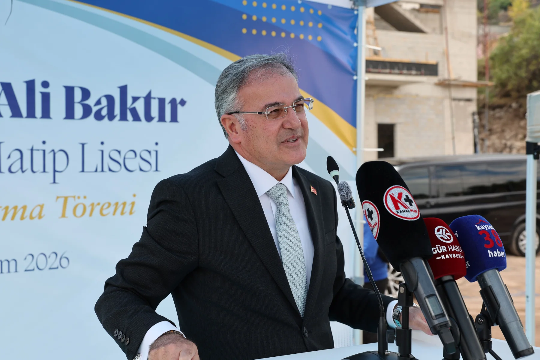 Hacılar’da hayırseverlerin yaptırdığı 16 derslikli kız imam hatip lisesi tanıtıldı