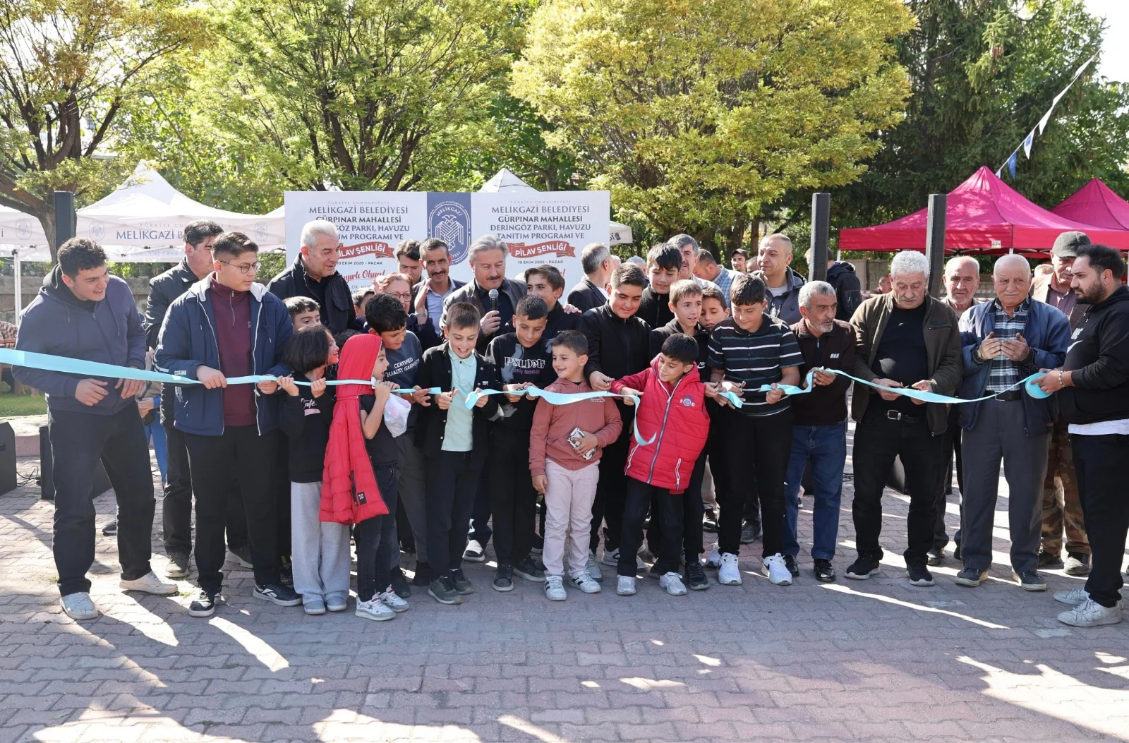 Melikgazi Gürpınar’da yenilenen park ve havuzu hizmete açtı