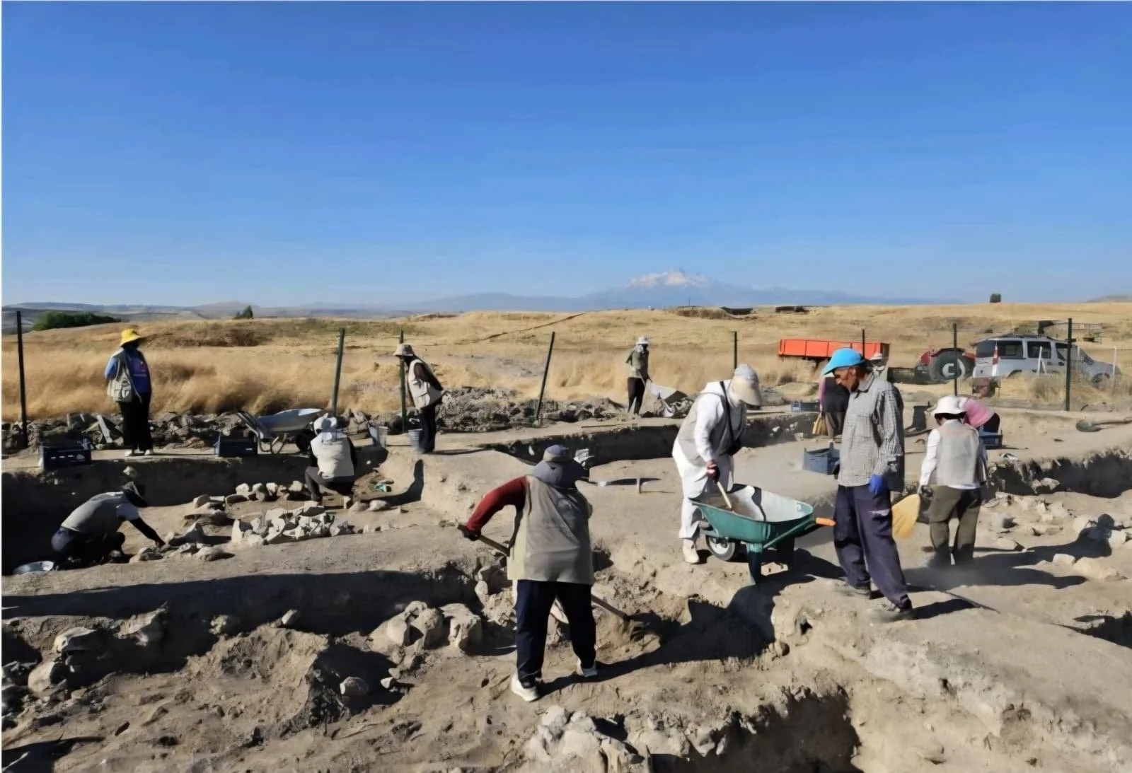 Kültepe’de 78 yıllık kazı tarihinde ilk kez mozaik döşemeli yapı bulundu
