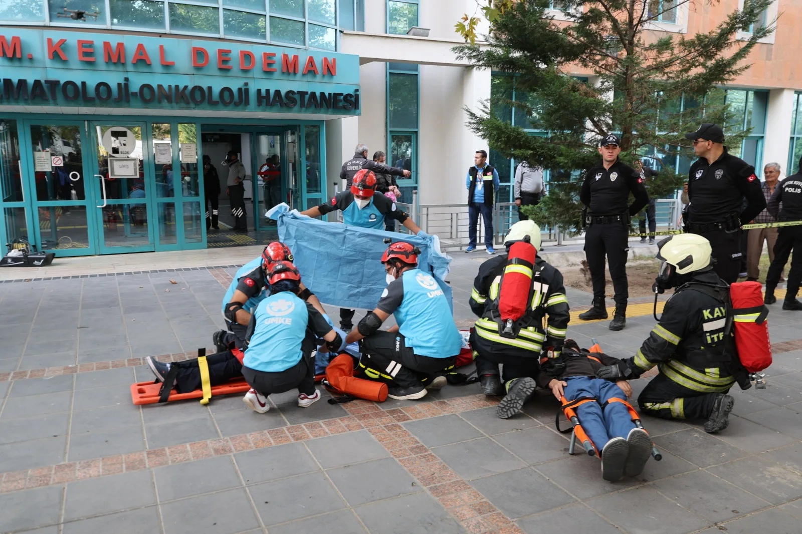 ERÜ’de deprem ve yangın tatbikatı gerçeğini aratmadı