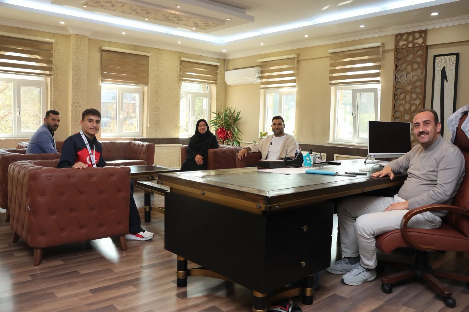 İncesu’nun Avrupa ikincisi sporcusu Ahmet Akay Dalkıran’dan Başkan İlmek’e ziyaret
