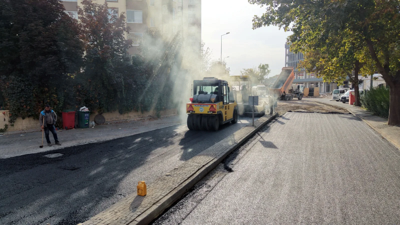 Talas Bahçelievler'de 750 ton sıcak asfalt