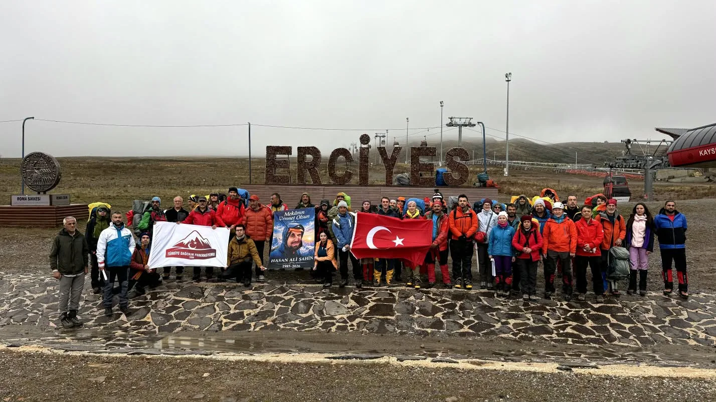 29 Ekim Cumhuriyet Bayramı’nda Erciyes’e anlamlı zirve tırmanışı