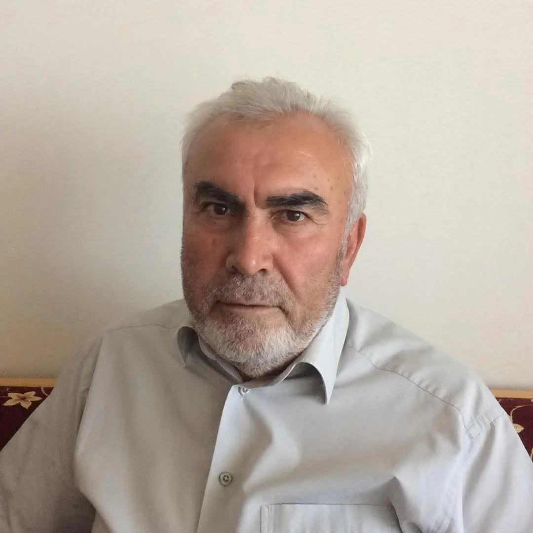 Camide namaz sırasında kalp krizi geçiren emekli müdür hayatını kaybetti