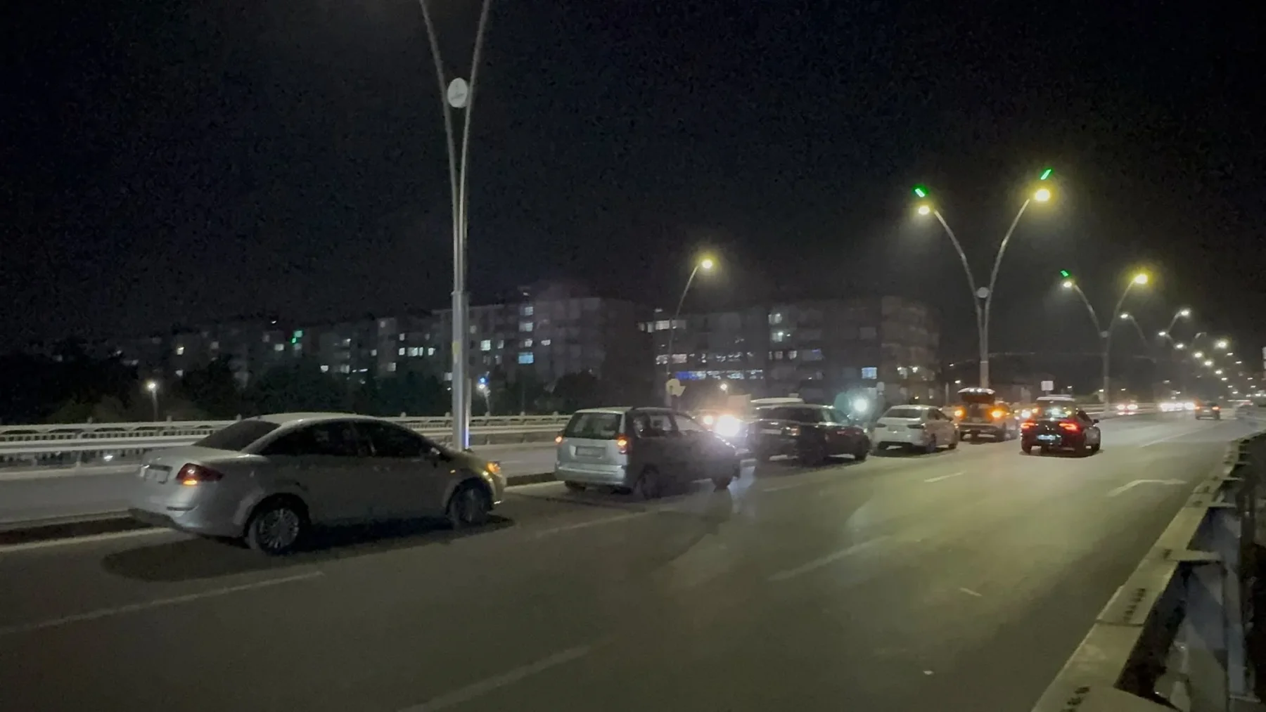 4 aracın karıştığı zincirleme kazada 2 yaralı