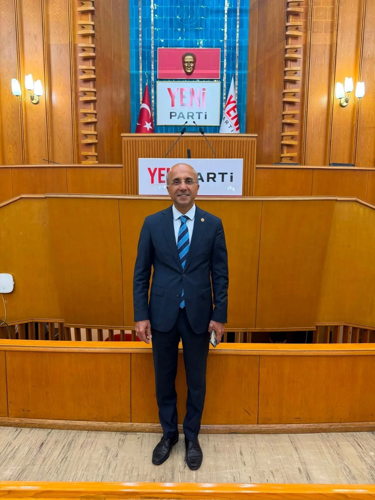 Yeni Parti’li Genç’ten Atatürk posterindeki 6 okun kesilmesine tepki