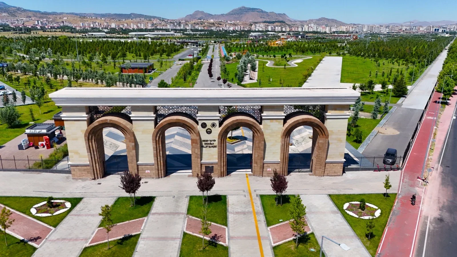 Recep Tayyip Erdoğan Millet Bahçesi’nde otopark kapasitesi 4 bin 280’e çıkarıldı
