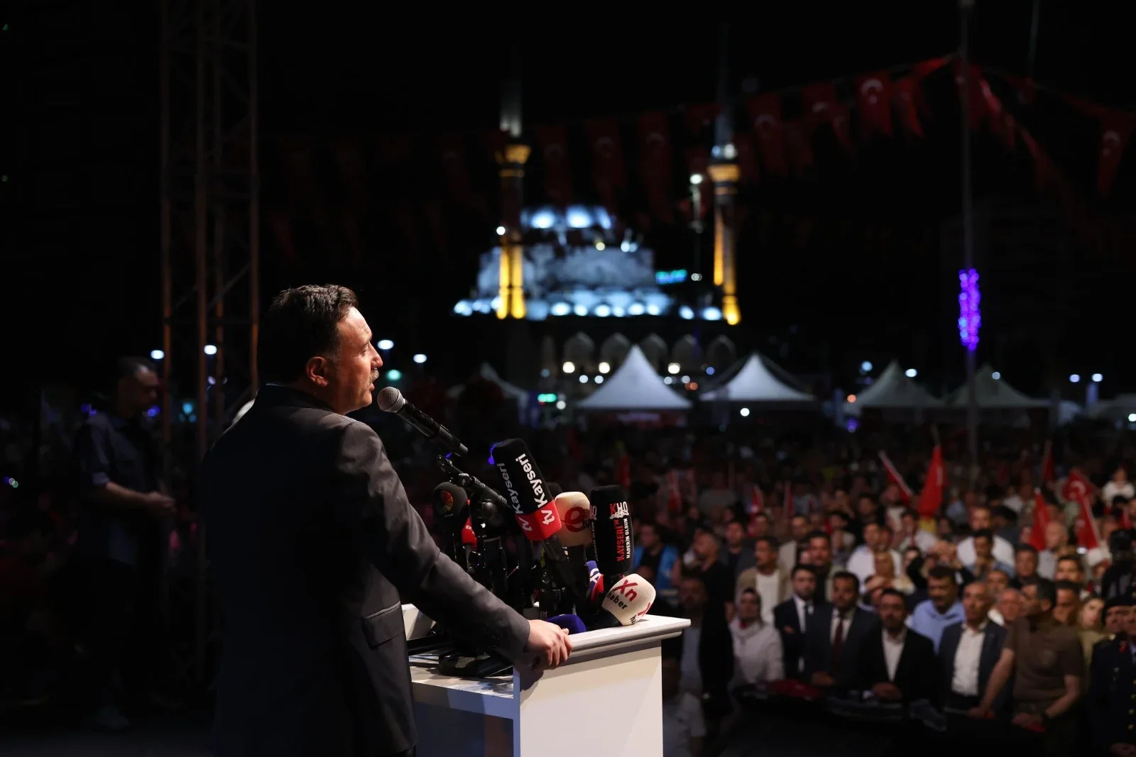 Vali Gökmen Çiçek: Siz bu meydandan Türkiye'ye nefes verdiniz