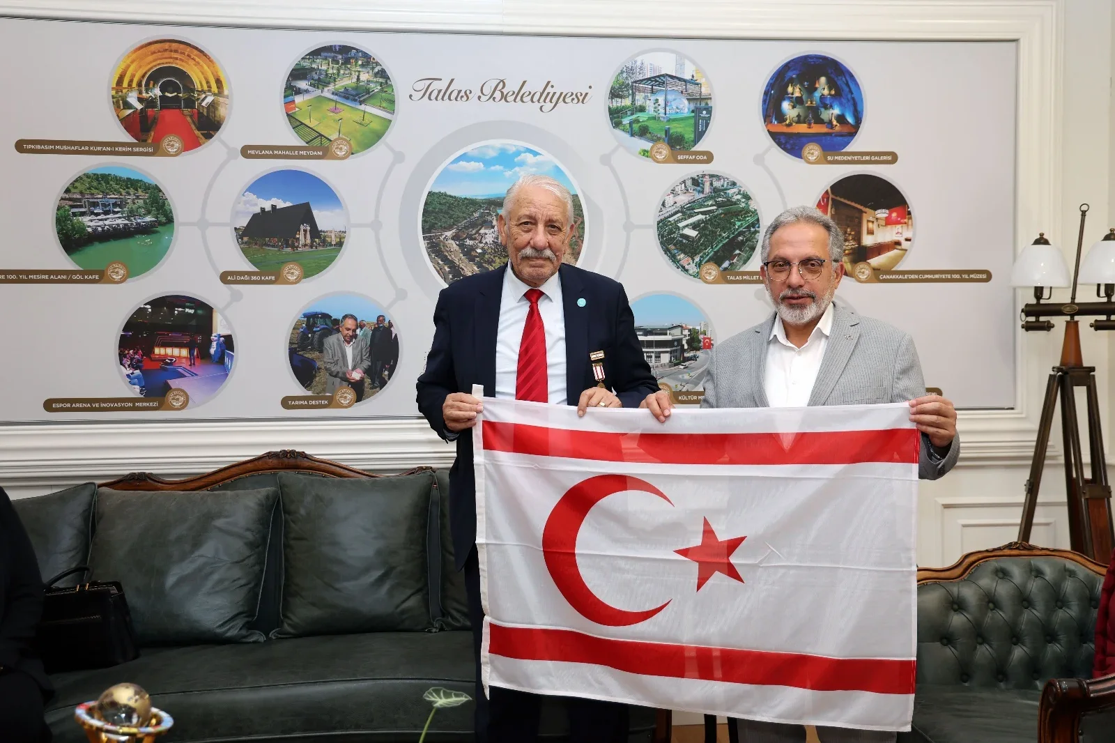 KKTC Aksakalı Öksüzoğlu'ndan Talas Belediyesine anlamlı emanet