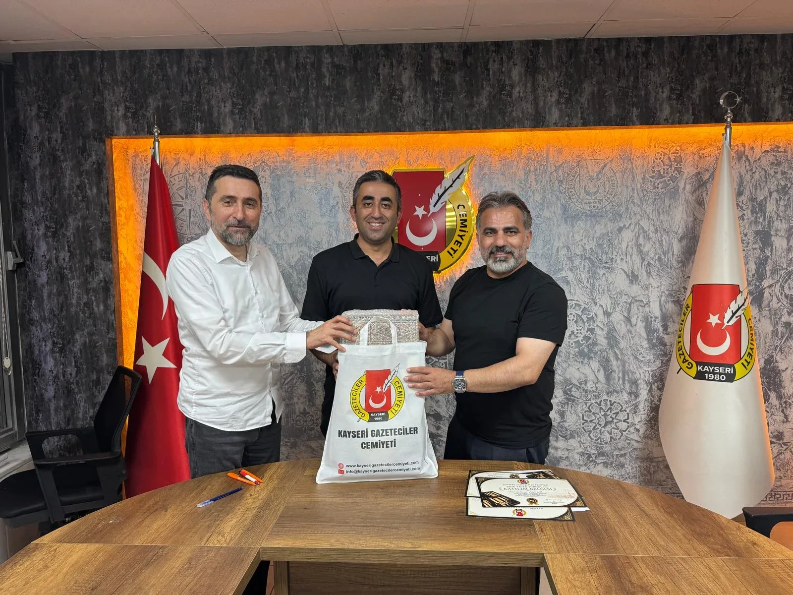 Kayseri Gazeteciler Cemiyeti’nde tavla turnuvası etkinliği