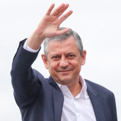 CHP'de tarihi kopuş: Özgür Özel dahil 91 milletvekili istifa etti