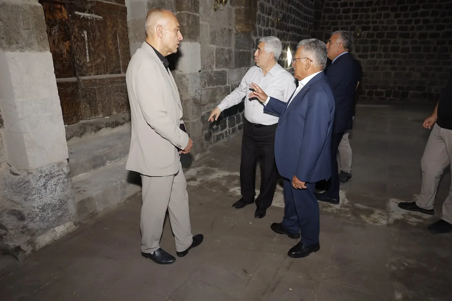 Başkan Büyükkılıç’tan 5 asırlık bedestende inceleme