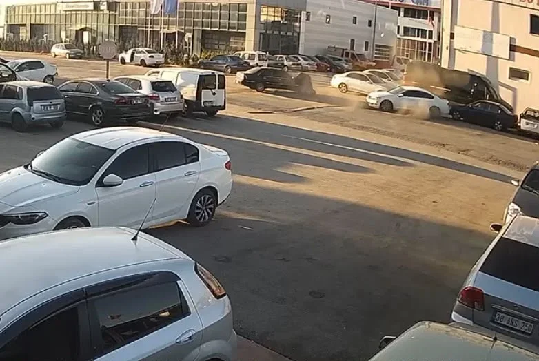 Kayseri'de aynı sokakta yaşanan kazalar kamerada
