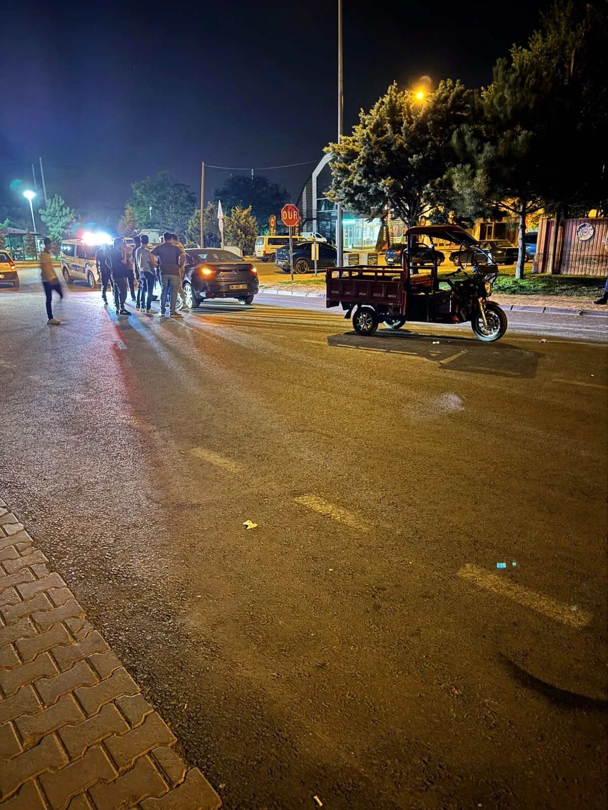 Otomobil ile 3 tekerlekli motosiklet çarpıştı: 1 yaralı