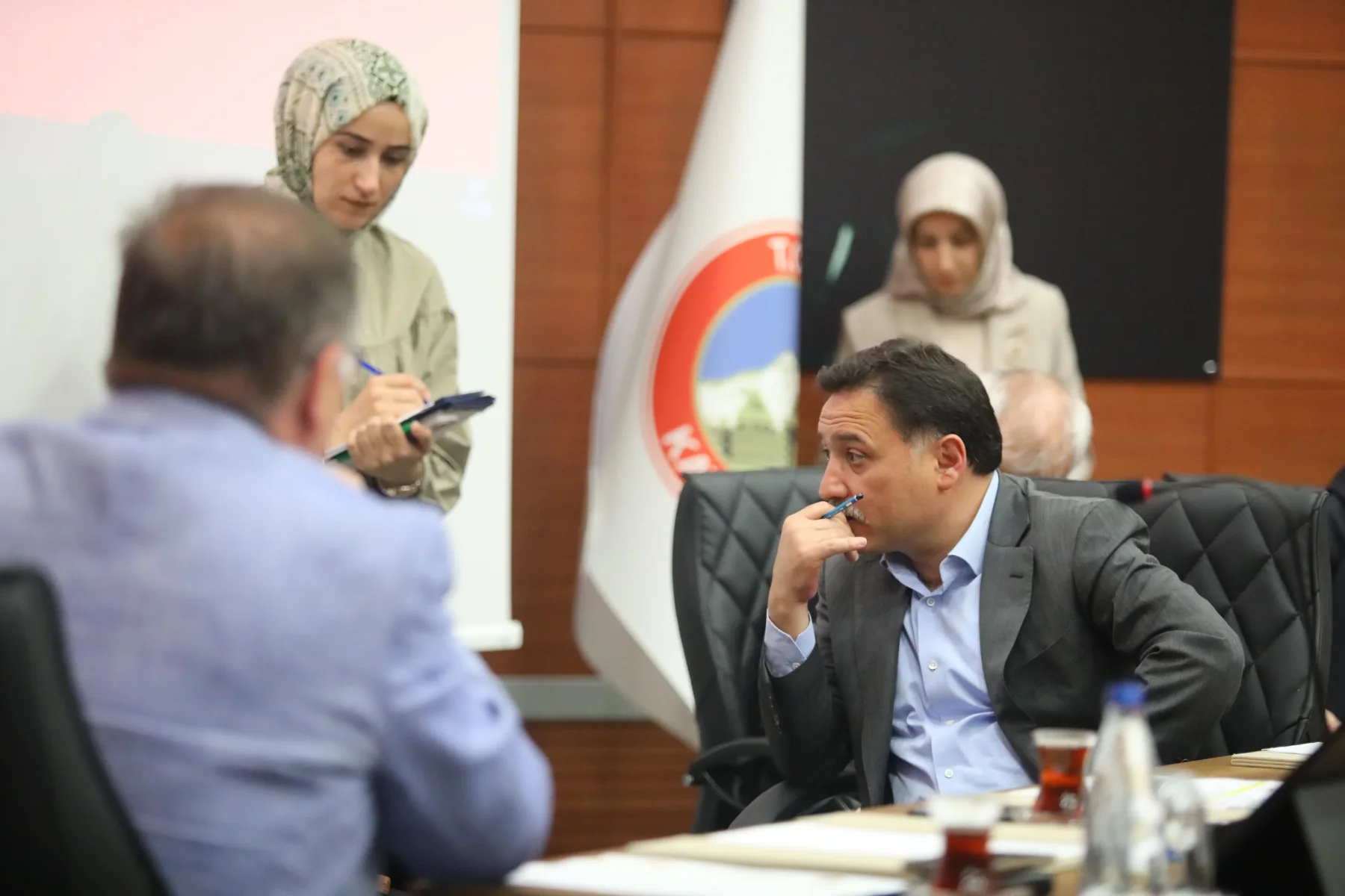 Vali Çiçek, Vatandaşlarla Bir Araya Gelmeye Devam Ediyor