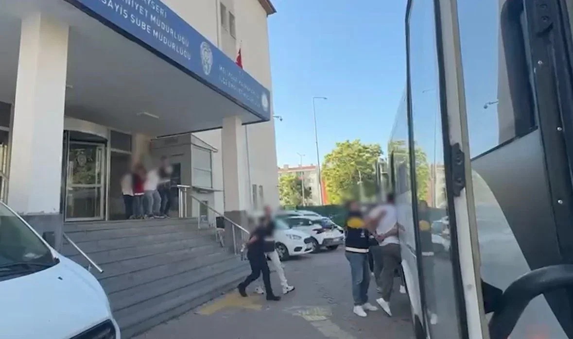 Kayseri'de eş zamanlı operasyon: 95 firari yakalandı