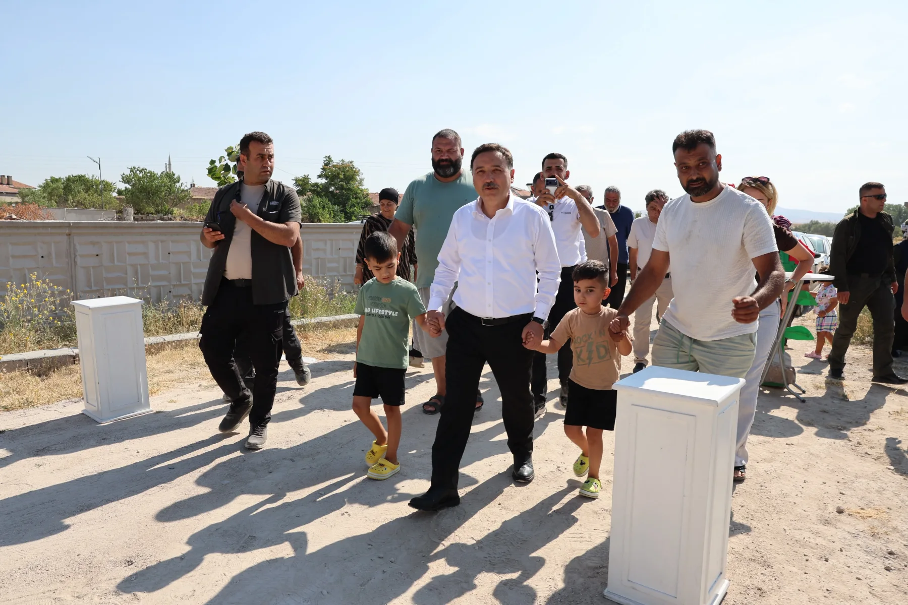 Vali Çiçek, Elmalı Mahallesi’nde vatandaşlarla bir araya geldi