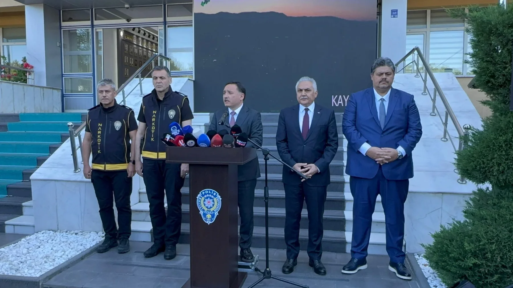 Vali Gökmen Çiçek: 282 hedef şahsa eş zamanlı olarak büyük bir operasyon gerçekleştirdik