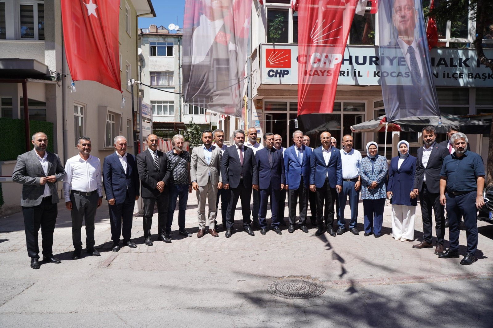 AK Parti heyetinden CHP ziyareti