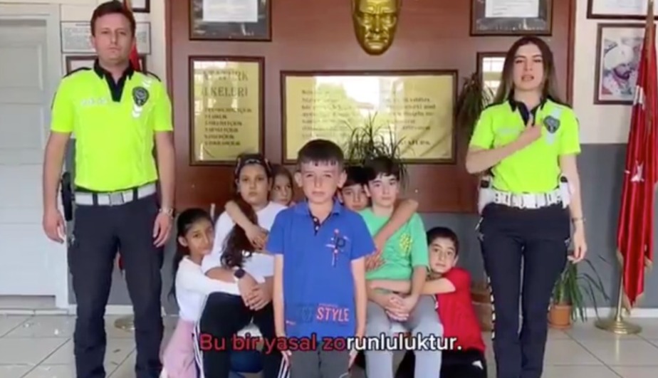 Trafik ekipleri ve işitme engelli öğrencilerden trafik güvenliği konulu kısa film