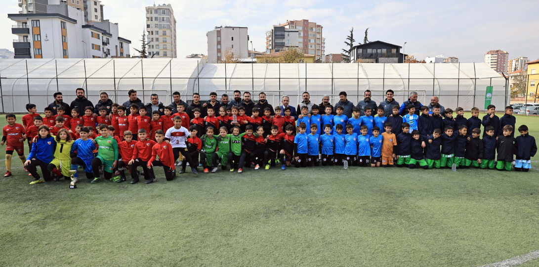 Talas'ta Öğretmenler Günü Futbol Turnuvası