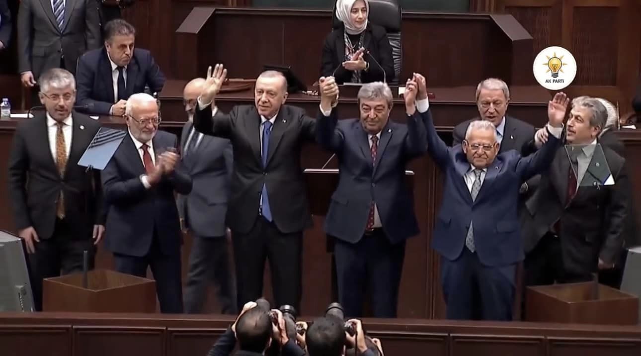 Ataş’ın rozetini Cumhurbaşkanı Erdoğan taktı