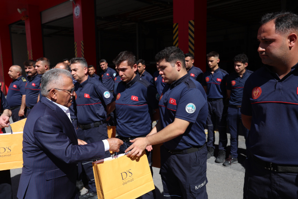 Başkan Büyükkılıç'tan Kahraman Personeline: "İyi ki Varsınız"