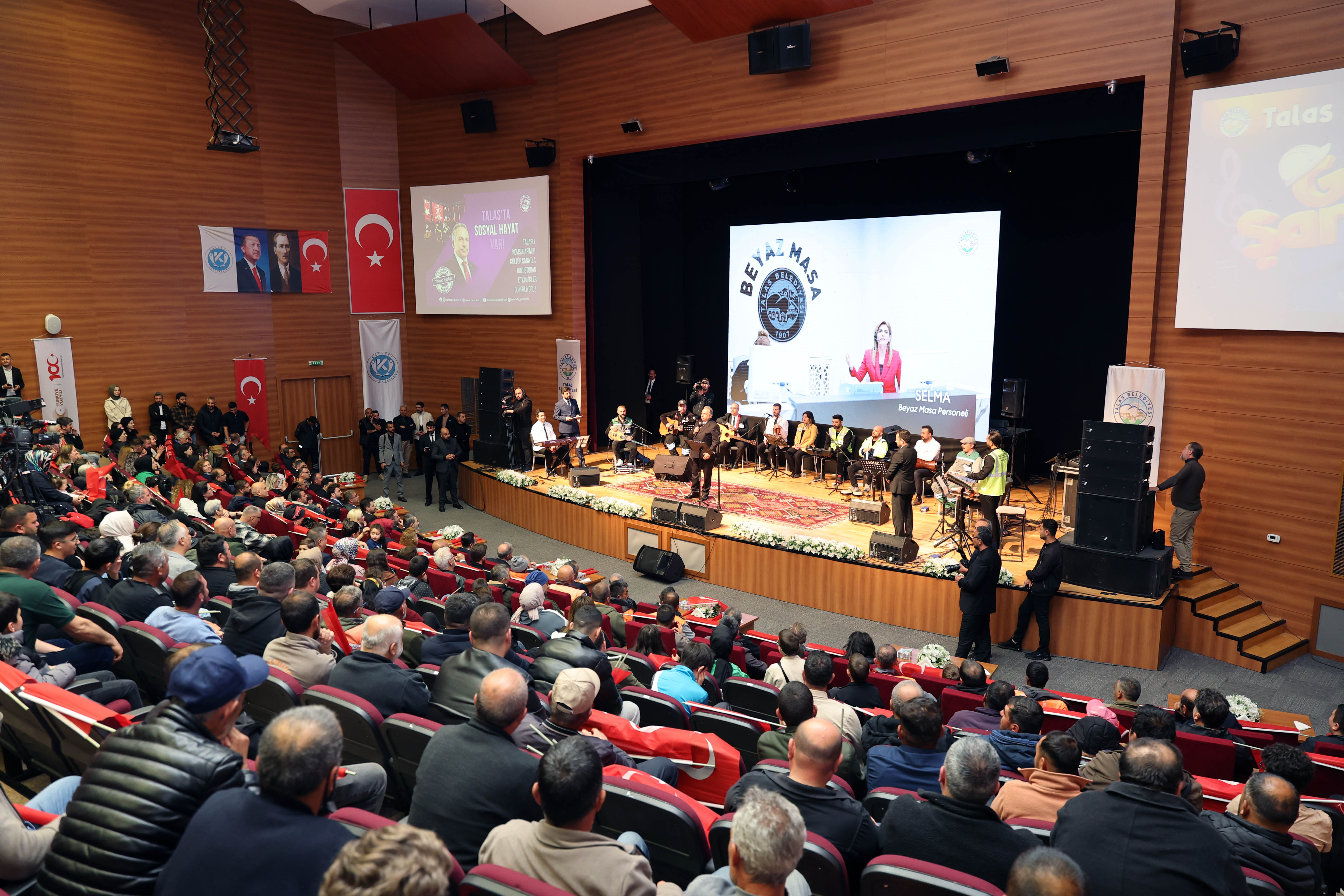 Talas Belediyesi'nin 'Grup Şantiye'si 1 Mayıs'ta Sahneden Fırtına Estirdi!